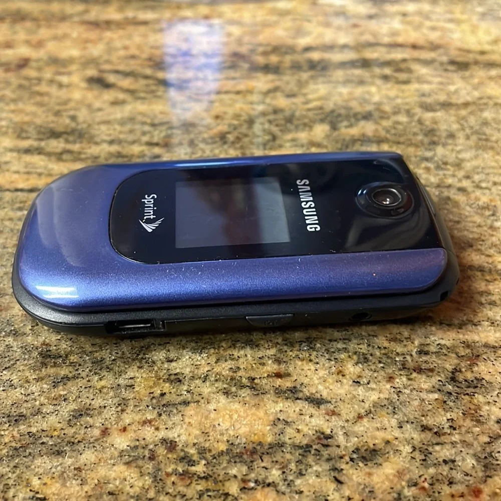 Samsung clamshell cell phone